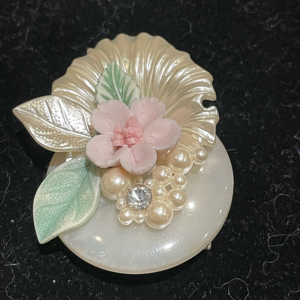 STUNNING MOTHER OF PEARL VINTAGE BROOCH